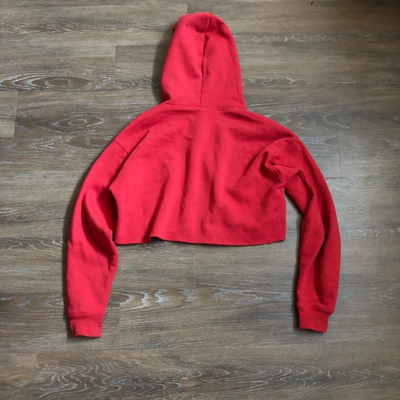 Out from under cropped sweatshirt - Picture 3 of 4